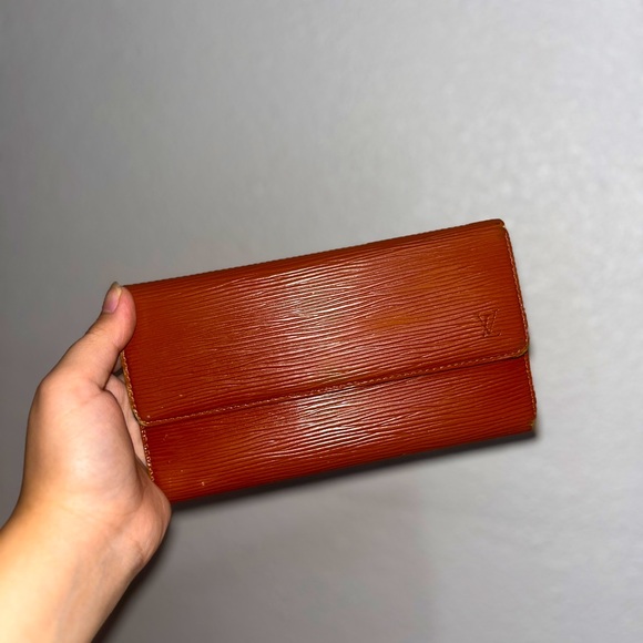 Louis Vuitton International Epi Leather